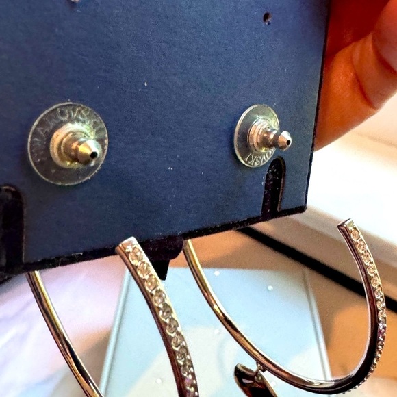 💖✨ Rhodium-Plated Crystal Hoop Earrings w/ Pink Heart Charms – Sparkly & Sweet! - Picture 7 of 14